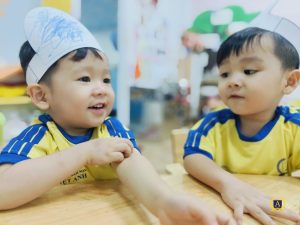 lợi ích khi cho con đi học sớm